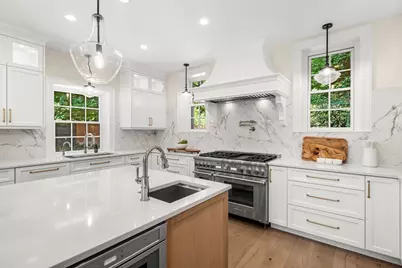 372 Warren St, Brookline, MA 02445 - Photo 11