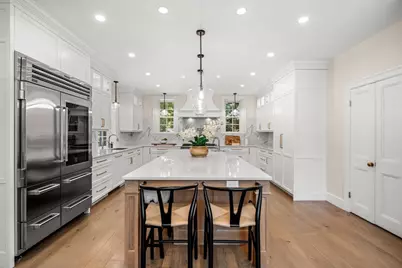 372 Warren St, Brookline, MA 02445 - Photo 9