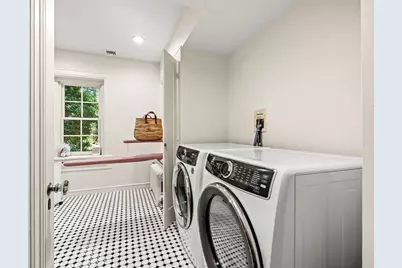 372 Warren St, Brookline, MA 02445 - Photo 33