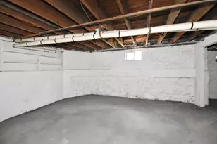 30 Laurel St, Holyoke, MA 01040 - Photo 27