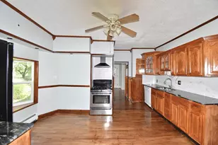 30 Laurel St, Holyoke, MA 01040 - Photo 15