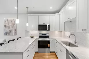 9 Downer Ct, Boston, MA 02122 - Photo 11