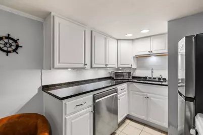 8 Franklin St #19, Marblehead, MA 01945 - Photo 11