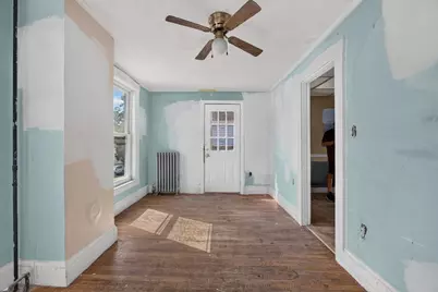 37 Fourth St, Lowell, MA 01850 - Photo 23