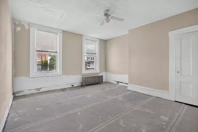 37 Fourth St, Lowell, MA 01850 - Photo 13