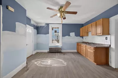 37 Fourth St, Lowell, MA 01850 - Photo 9