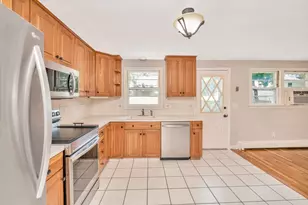 11 Coweeset Dr, Brockton, MA 02301 - Photo 9