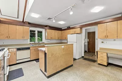 8 Morgan Cir, Amherst, MA 01002 - Photo 7