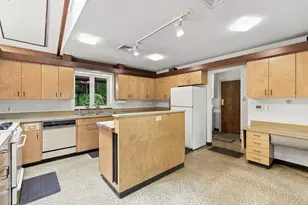 8 Morgan Cir, Amherst, MA 01002 - Photo 7