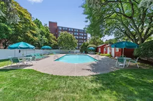 10 Hammond Pond Pkwy, Newton, MA 02467 - Photo 27