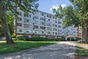 10 Hammond Pond Pkwy, Newton, MA 02467 - Photo 31