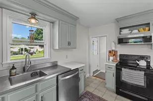 7 Simond St, Auburn, MA 01501 - Photo 9