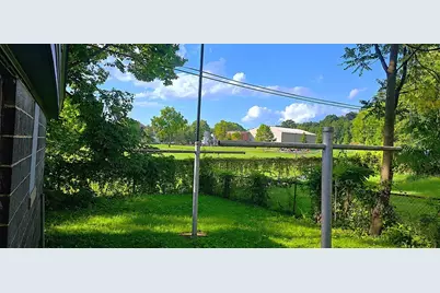 76 Acushnet Ave, Springfield, MA 01105 - Photo 5