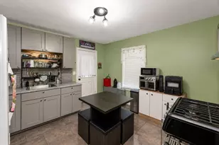 76 Acushnet Ave, Springfield, MA 01105 - Photo 15