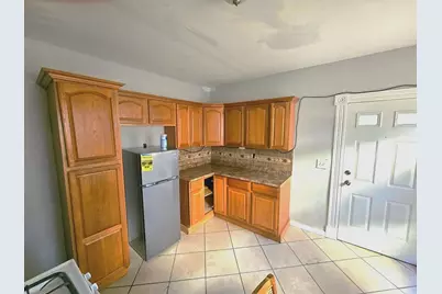 76 Acushnet Ave, Springfield, MA 01105 - Photo 13
