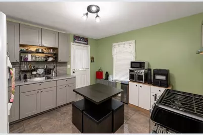 76 Acushnet Ave, Springfield, MA 01105 - Photo 15