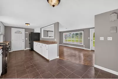165 Swansom Rd, Swansea, MA 02777 - Photo 11
