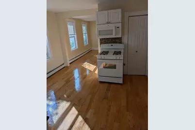 7 Albert St, Worcester, MA 01610 - Photo 3