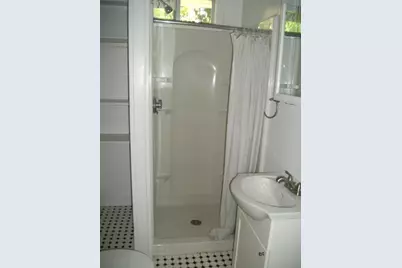 7 Albert St, Worcester, MA 01610 - Photo 11