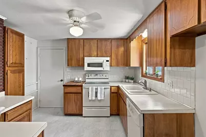 19 Champlain Dr, Hudson, MA 01749 - Photo 11