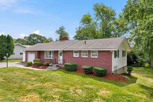 19 Champlain Dr, Hudson, MA 01749 - Photo 3