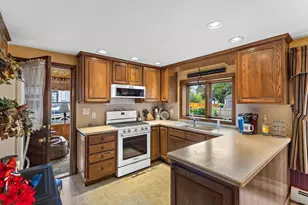 76 Forest St, Lowell, MA 01851 - Photo 13