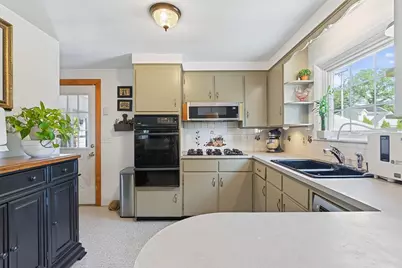 6 Winthrop Dr, Attleboro, MA 02703 - Photo 5