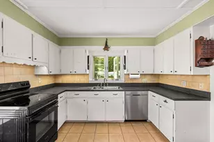24 Vernon St, Haverhill, MA 01835 - Photo 13