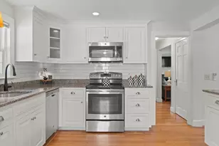 277 Vernon St, Wakefield, MA 01880 - Photo 11
