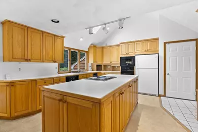 730 Lindsey St, Attleboro, MA 02703 - Photo 9