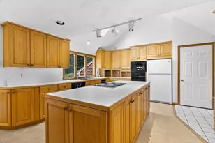 730 Lindsey St, Attleboro, MA 02703 - Photo 9