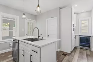 454 Quarry St, Quincy, MA 02169 - Photo 1