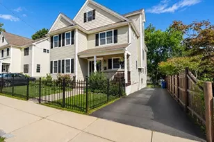 27 Hillock St, Boston, MA 02131 - Photo 3