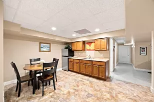 135 Lancaster Dr, Agawam, MA 01001 - Photo 29