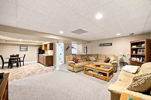 135 Lancaster Dr, Agawam, MA 01001 - Photo 29