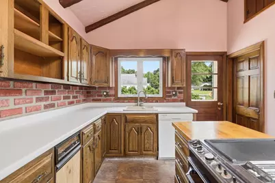 17 Saint James St, Dracut, MA 01826 - Photo 11