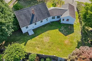21 Flint St, Danvers, MA 01923 - Photo 5
