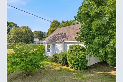 21 Flint St, Danvers, MA 01923 - Photo 3