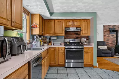 71 Hichborn St, Revere, MA 02151 - Photo 5
