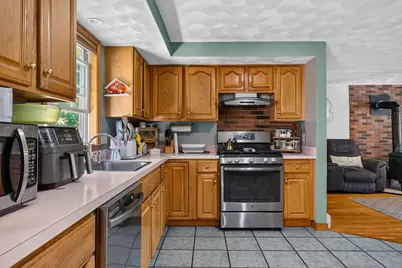 71 Hichborn St, Revere, MA 02151 - Photo 5