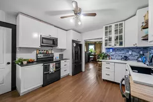 112 Hampshire St, Springfield, MA 01151 - Photo 3
