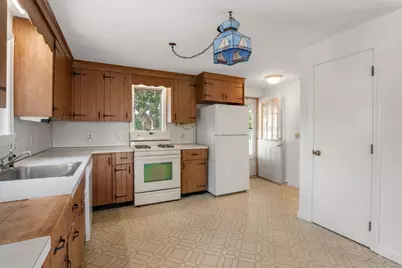 584 Circuit Ave, Bourne, MA 02559 - Photo 7