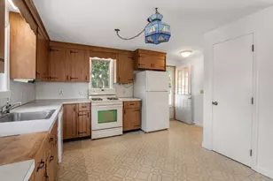 584 Circuit Ave, Bourne, MA 02559 - Photo 7