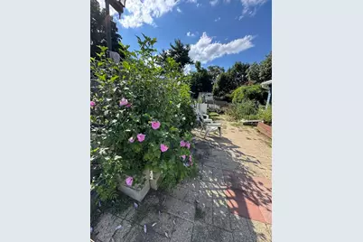 93 Marguerite St, Chicopee, MA 01020 - Photo 17