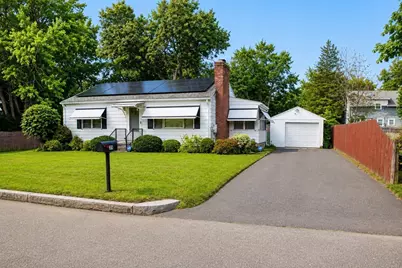 39 Lawnwood St, Springfield, MA 01119 - Photo 1