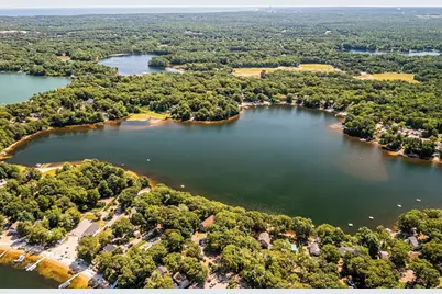 42 Lake View Blvd, Plymouth, MA 02360 - Photo 3