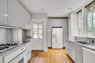 16 Harris St, Brookline, MA 02446 - Photo 5