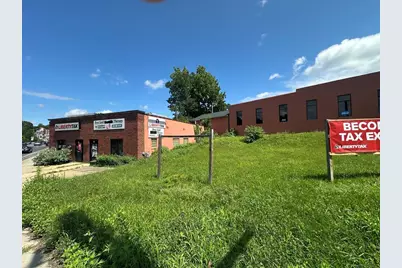 17 Broadway St, Chicopee, MA 01020 - Photo 3