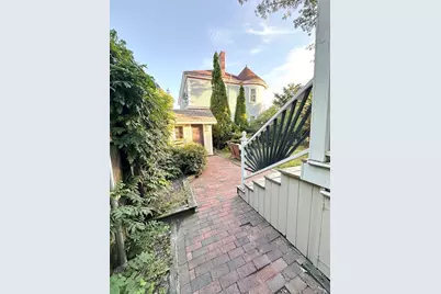 34 Rotch St, New Bedford, MA 02717 - Photo 5