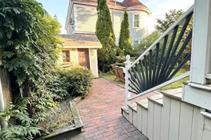34 Rotch St, New Bedford, MA 02717 - Photo 5